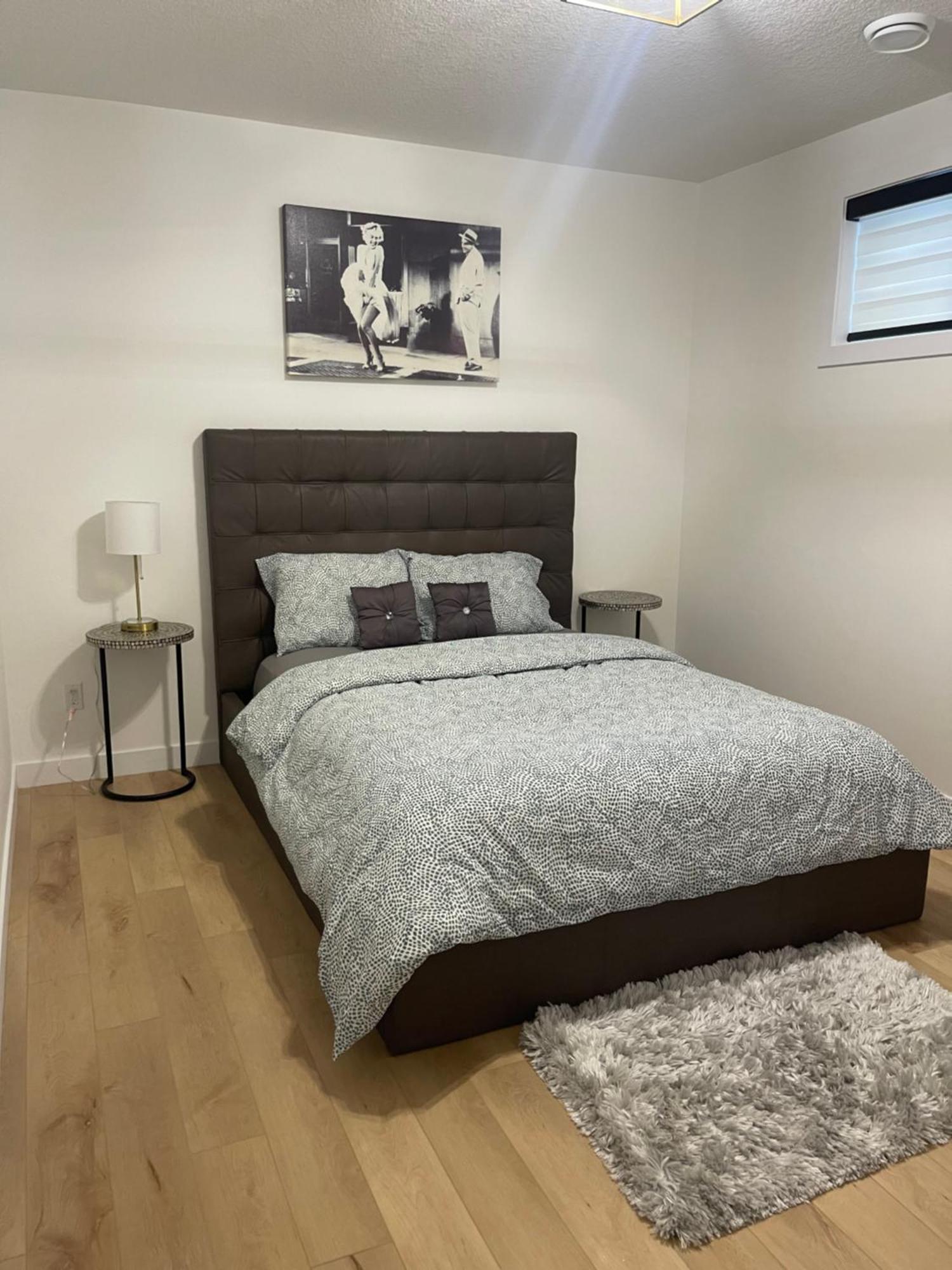 Stylish 2 Bedroom Suite In Sw Edmonton Close To Windermere And Edmonton International Airport Exterior foto