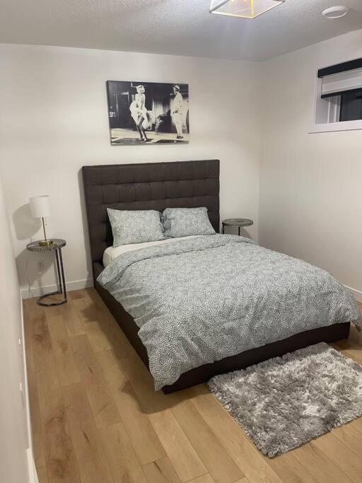 Stylish 2 Bedroom Suite In Sw Edmonton Close To Windermere And Edmonton International Airport Exterior foto